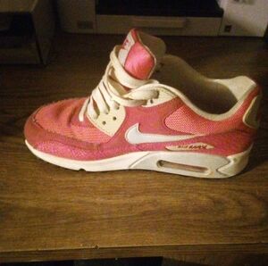 Nike Air Max Fuchsia and Cream Sneakers